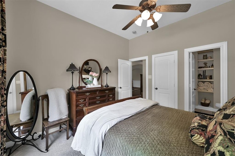 Photo 19 of 50 - 110 E Beckonvale Cir, Spring, TX 77382