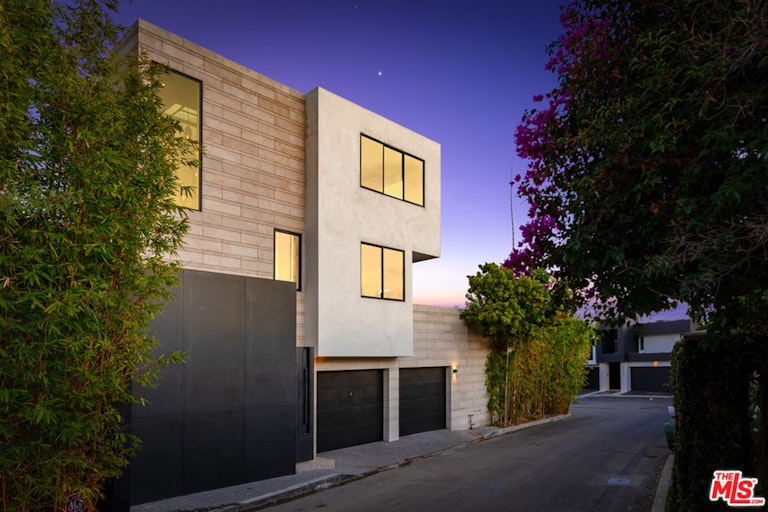 Photo 4 of 41 - 9393 Sierra Mar Dr, Los Angeles, CA 90069