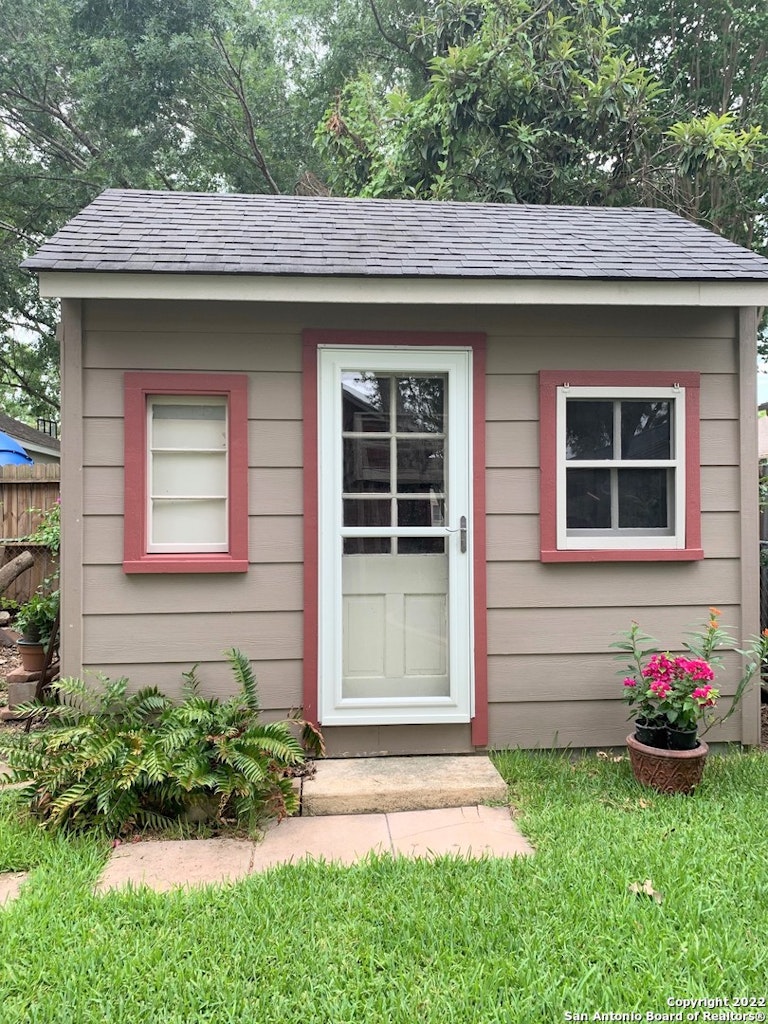 Photo 22 of 25 - 306 Corona Ave, San Antonio, TX 78209