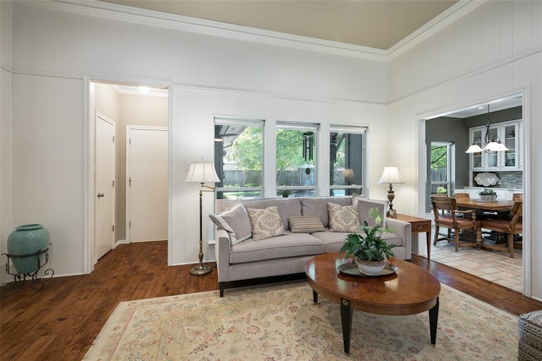 Photo 17 of 40 - 7336 Williamswood Dr, Dallas, TX 75252