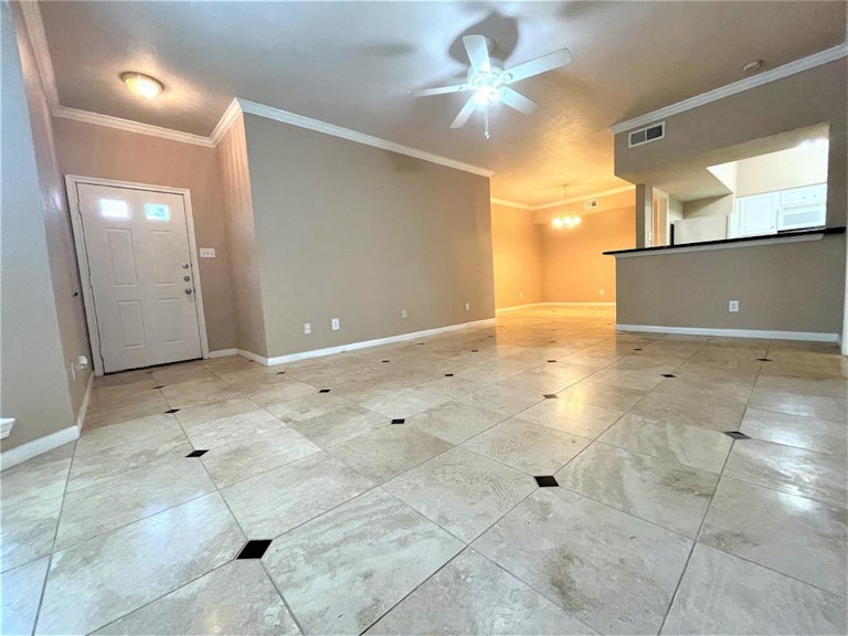 Photo 2 of 23 - 2255 Braeswood Park Dr #264, Houston, TX 77030