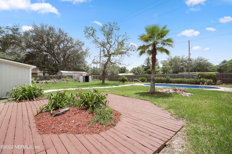 Photo 21 of 27 - 852 Maplewood Ln, Orange Park, FL 32065