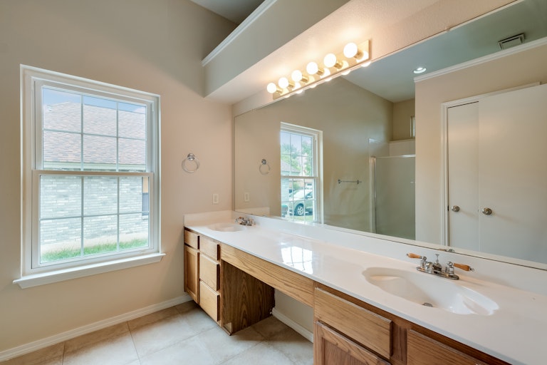 Photo 11 of 27 - 8027 Dove Trail Dr, San Antonio, TX 78244