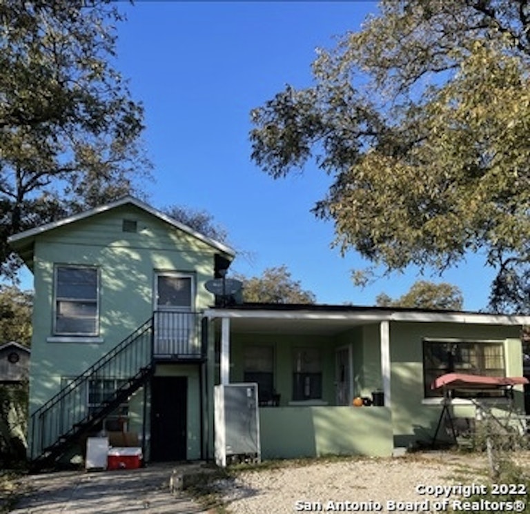 Photo 2 of 17 - 127 Benita St, San Antonio, TX 78210