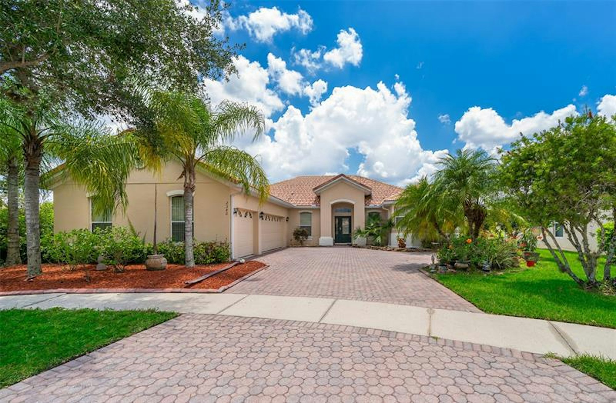 Photo 1 of 30 - 2580 Channel Way, Kissimmee, FL 34746