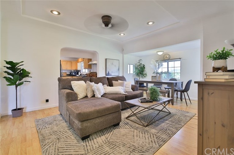 Photo 9 of 31 - 601 W 108th St, Los Angeles, CA 90044