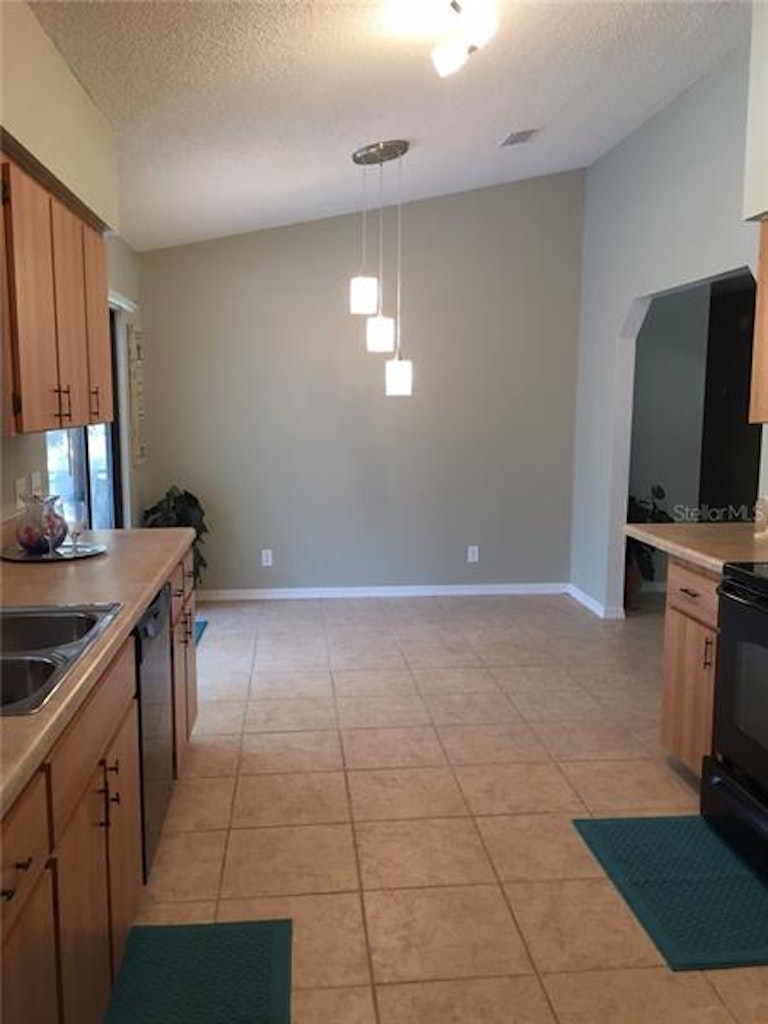 Photo 12 of 24 - 618 First Ave, Lady Lake, FL 32159