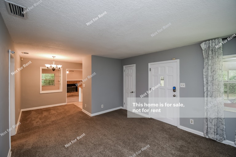 Photo 12 of 27 - 8858 Atter Ln, Jacksonville, FL 32216