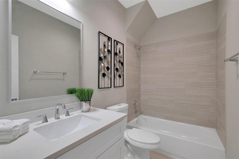 Photo 25 of 28 - 5509 Beall St Unit C, Houston, TX 77091