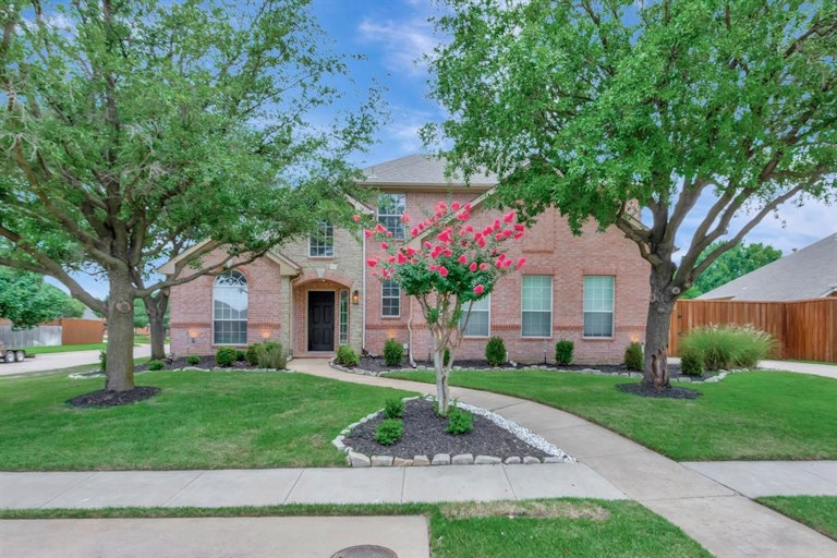 Photo 1 of 40 - 215 Durango Dr, Roanoke, TX 76262