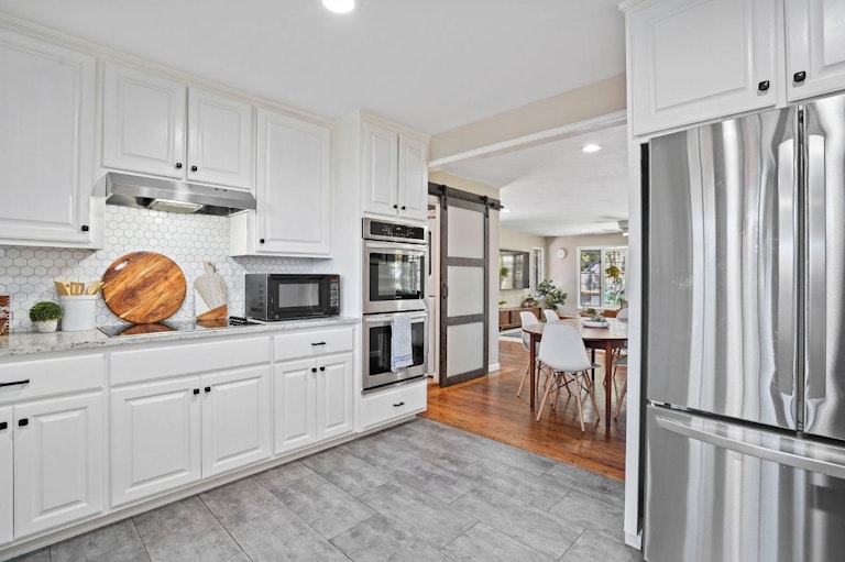 Photo 20 of 31 - 4051 Warren Ave, Sacramento, CA 95822