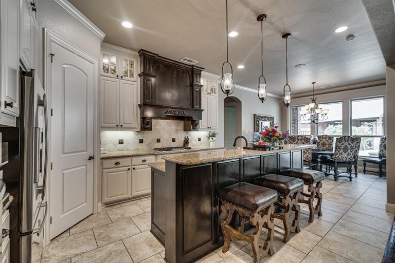 Photo 7 of 39 - 3911 Shiloh Trl, Midlothian, TX 76065