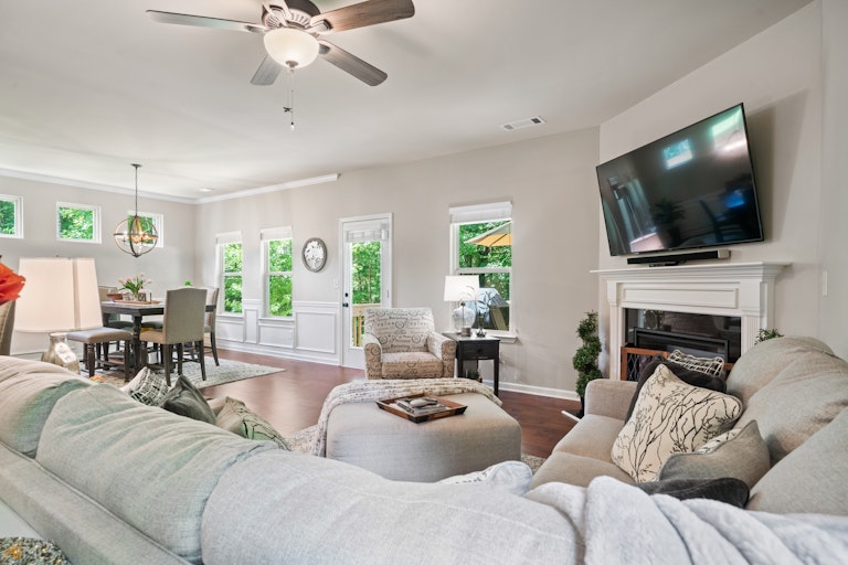 Photo 4 of 28 - 5729 Westin Cir, Flowery Branch, GA 30542