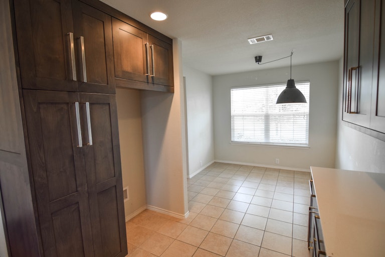 Photo 12 of 37 - 15964 Avenel Way, Fort Worth, TX 76177