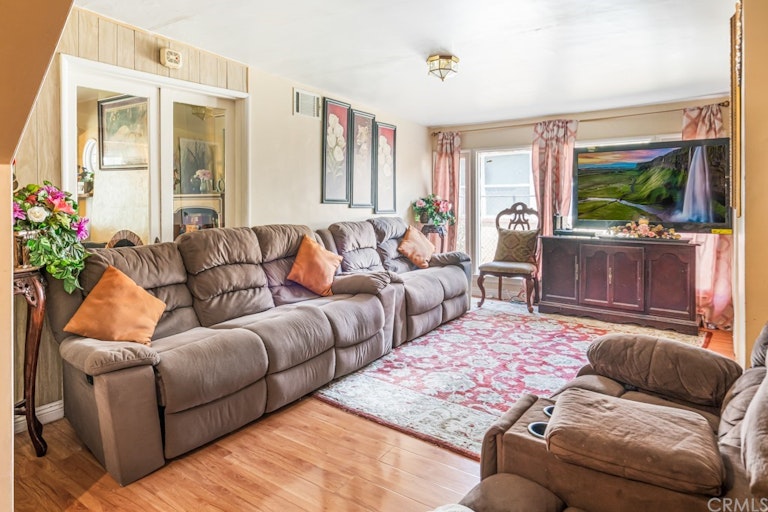 Photo 10 of 45 - 3005 Serrano Rd, San Bernardino, CA 92405
