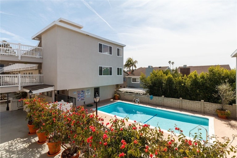 Photo 19 of 21 - 2411 Prospect Ave #214, Hermosa Beach, CA 90254