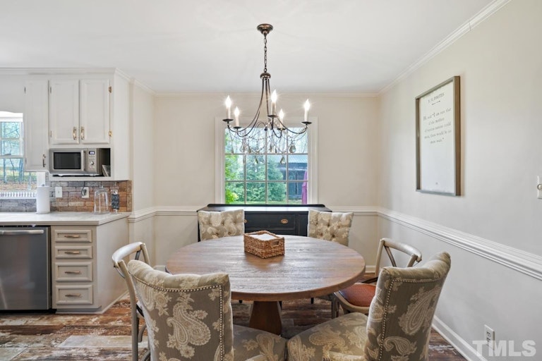 Photo 8 of 31 - 2016 Neuse Colony Dr, Clayton, NC 27527