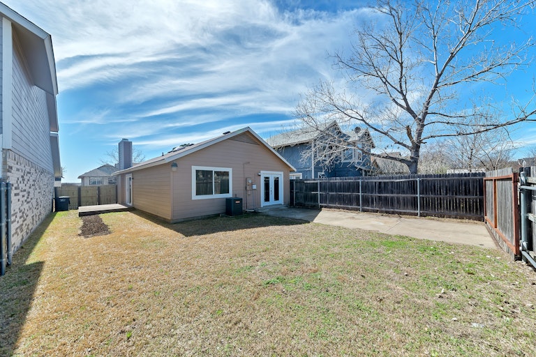 Photo 20 of 24 - 9916 Lone Eagle Dr, Fort Worth, TX 76108