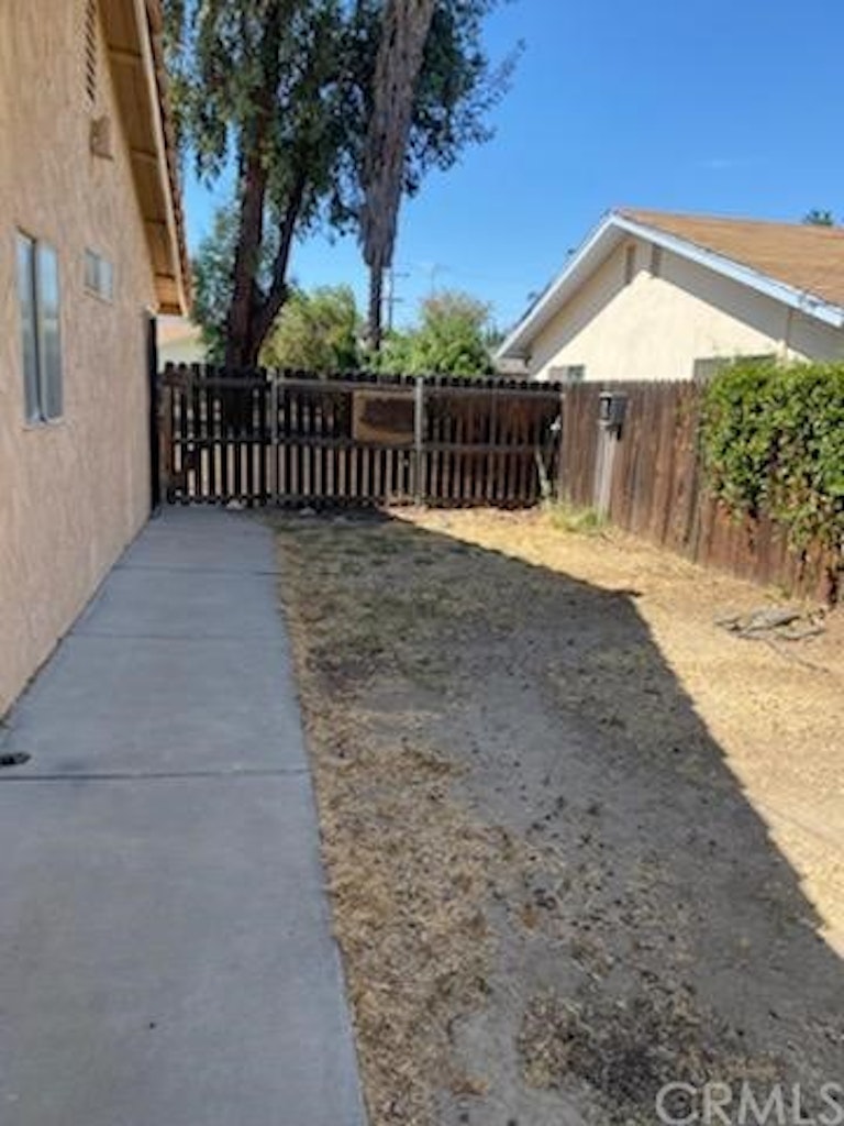 Photo 11 of 13 - 41592 Whittier Ave, Hemet, CA 92544