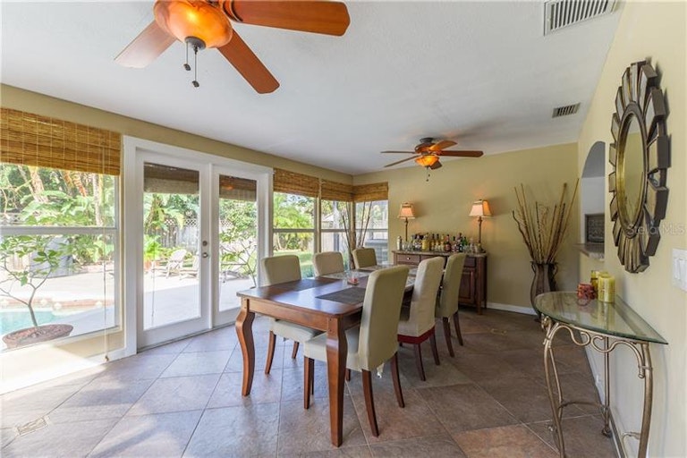 Photo 11 of 24 - 1266 Juliana Pl, Orlando, FL 32807