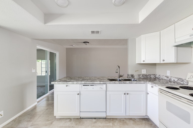 Photo 3 of 17 - 22 W Hillside St, Mesa, AZ 85201