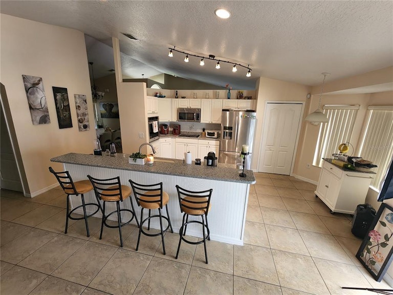 Photo 6 of 34 - 2652 Hawthorne Ln, Kissimmee, FL 34743