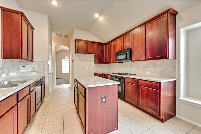 Photo 3 of 26 - 8961 Riscky Trl, Fort Worth, TX 76244