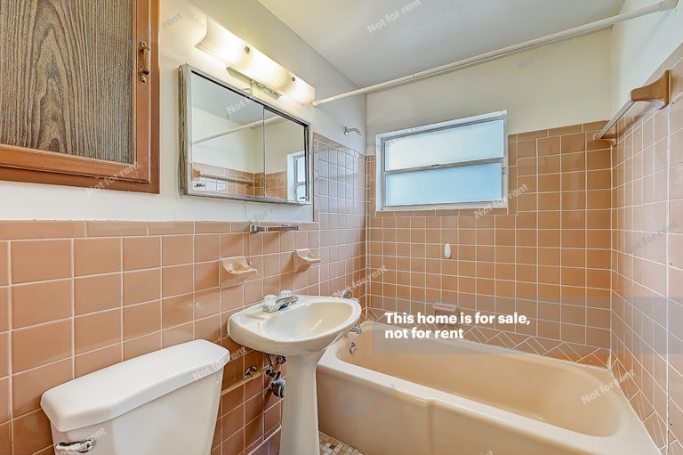 Photo 17 of 32 - 10559 Tulsa Rd, Jacksonville, FL 32218