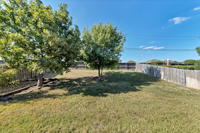 Photo 22 of 23 - 1405 Gilday Dr, Arlington, TX 76002