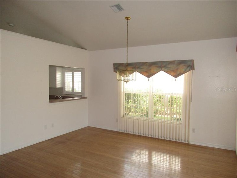 Photo 4 of 25 - 1448 Turnberry Dr, Venice, FL 34292