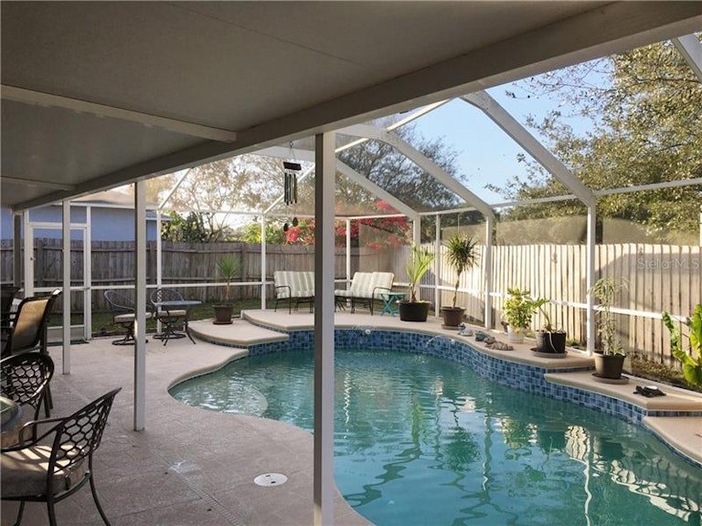 Photo 2 of 25 - 24535 Laurel Ridge Dr, Lutz, FL 33559