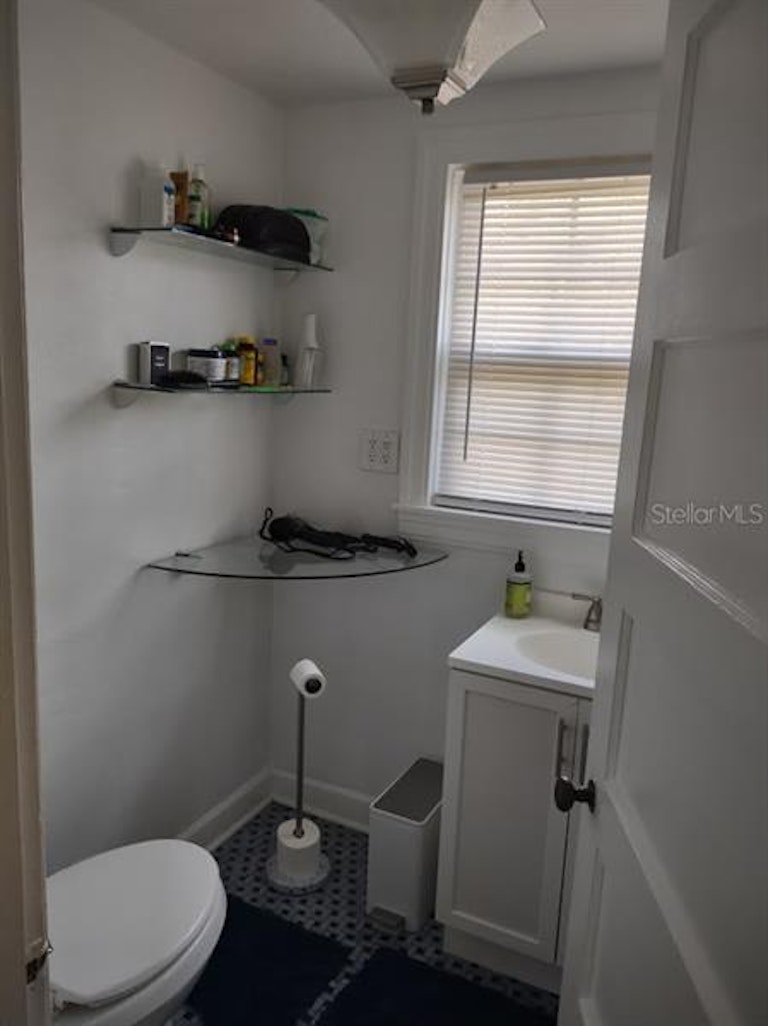 Photo 33 of 56 - 2256 Burlington Ave N, Saint Petersburg, FL 33713