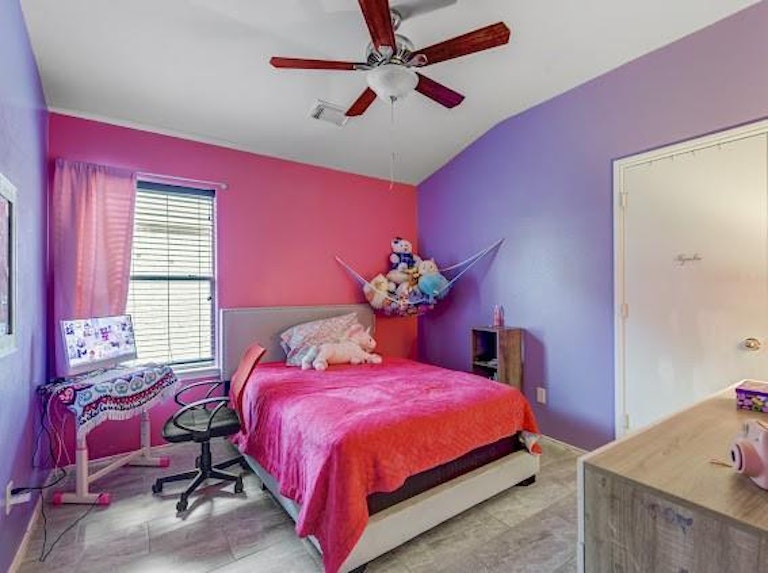 Photo 40 of 47 - 222 Kestrel Ln, Rosharon, TX 77583