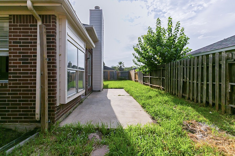 Photo 27 of 27 - 1806 Shadow Haven Ct, Fresno, TX 77545
