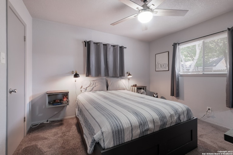 Photo 12 of 22 - 7434 Fieldgate Dr, San Antonio, TX 78227