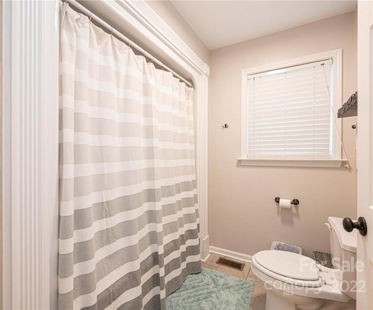 Photo 16 of 31 - 105 McKellar St, Lincolnton, NC 28092