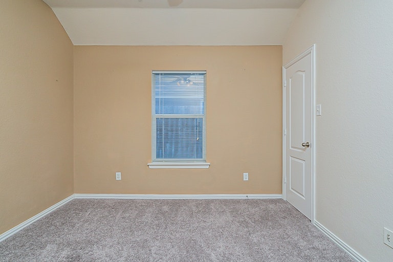 Photo 17 of 25 - 5557 Greenview Ct, North Richland Hills, TX 76148