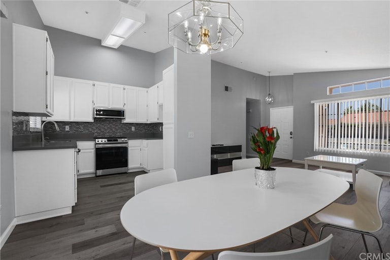 Photo 8 of 34 - 2091 Roanoke St, San Jacinto, CA 92582