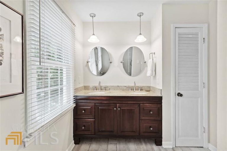 Photo 22 of 36 - 4345 Inverary Walk NE, Roswell, GA 30075