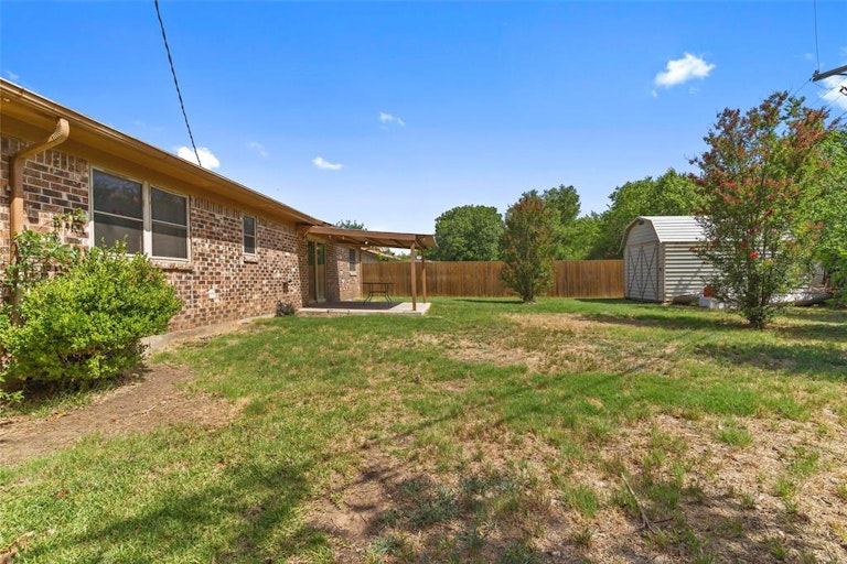 Photo 18 of 21 - 208 NW Suzanne Ter, Burleson, TX 76028