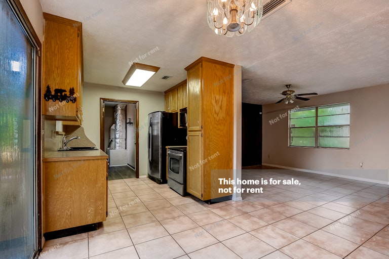 Photo 32 of 43 - 6215 Ogden Rd, Jacksonville, FL 32216