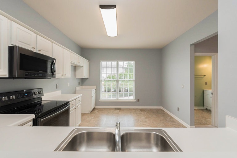 Photo 11 of 19 - 904 Sutter Gate Ln, Morrisville, NC 27560