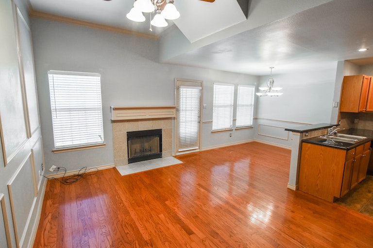 Photo 9 of 36 - 3954 Fernando Dr, Euless, TX 76040