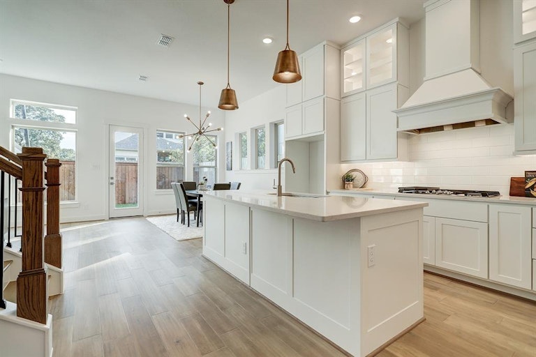 Photo 5 of 24 - 1729 Leilani Dr, Houston, TX 77055
