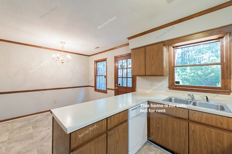 Photo 6 of 13 - 5648 Hamstead Xing, Raleigh, NC 27612