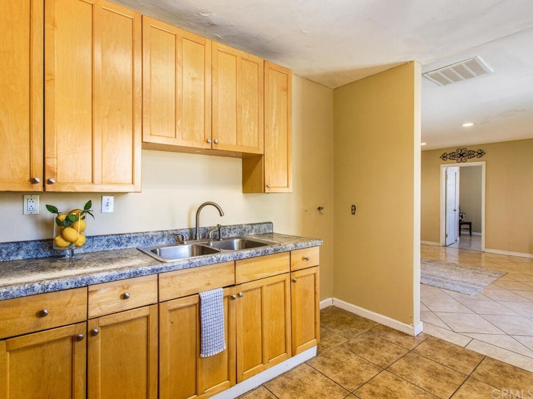 Photo 9 of 23 - 6705 Lynwood Way, Highland, CA 92346