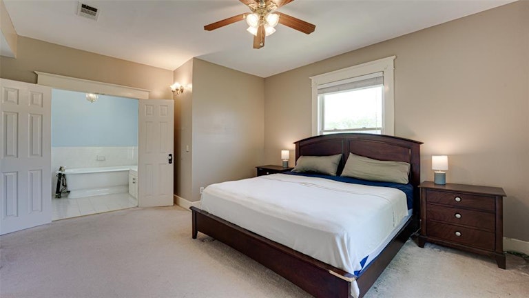 Photo 27 of 40 - 613 E Marvin Ave, Waxahachie, TX 75165