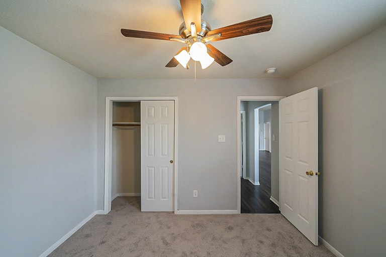 Photo 17 of 29 - 4115 Tree Mist Ct, Humble, TX 77346
