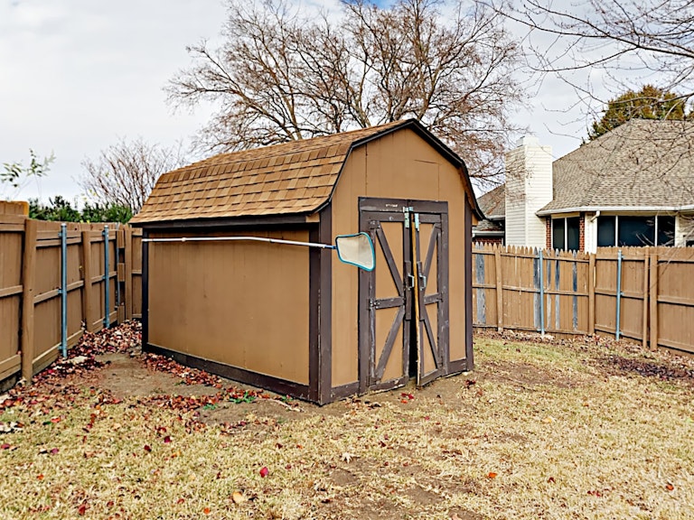 Photo 3 of 5 - 8029 Arlie Ln, North Richland Hills, TX 76182