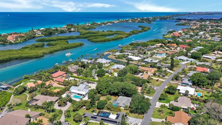 Photo 42 of 45 - 449 S Shore Dr, Osprey, FL 34229